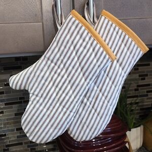 Elegant Striped Oven Mitts with Mustard Trim